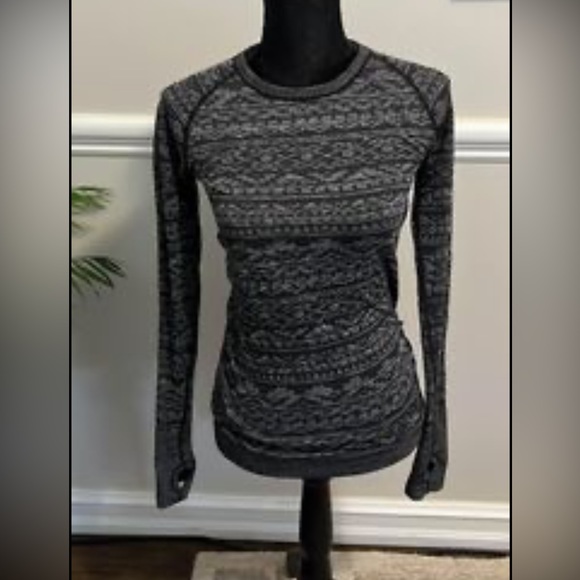 Lululemon long sleeve - Picture 1 of 3